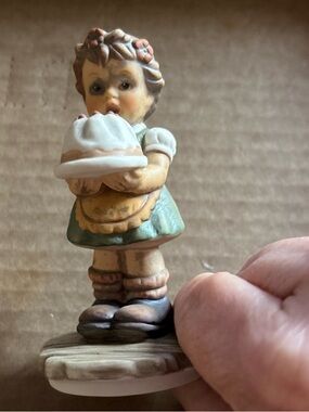 Vtg 2000 Berta Hummel gift collection “make a wish” figurine BN130
